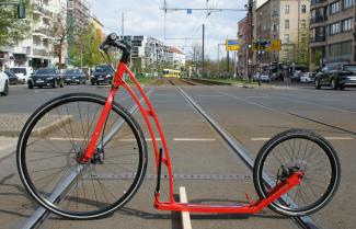 Tretroller M-I-B-O Grand Turismo Disc in Mattrot